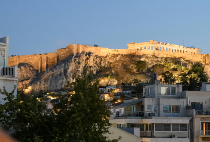 Πανσέληνος Αυγούστου με θέα την Ακρόπολη